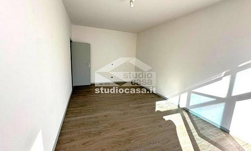 Appartamento Di 51 M...