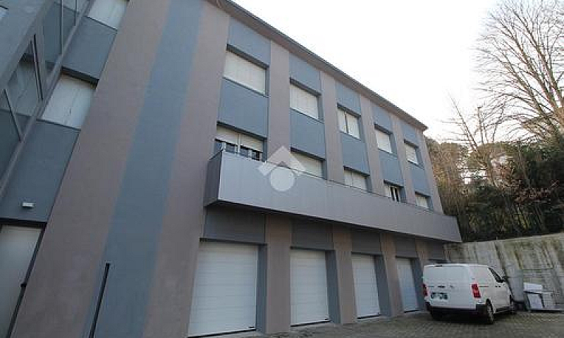 2 Locali A Traverset...