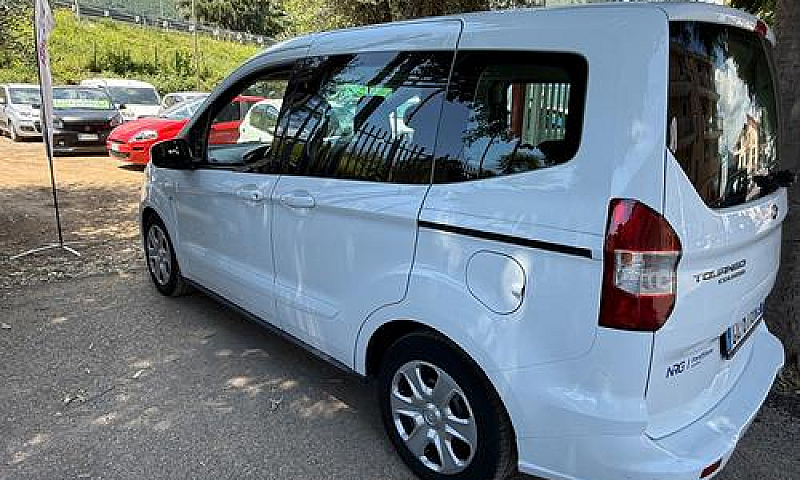 Ford Tourneo Courier...