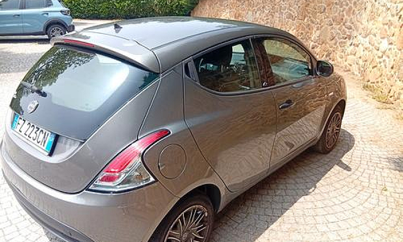Lancia Ypsilon 1.2 6...