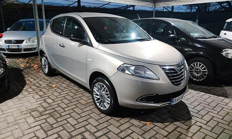 Lancia Ypsilon Con 2...