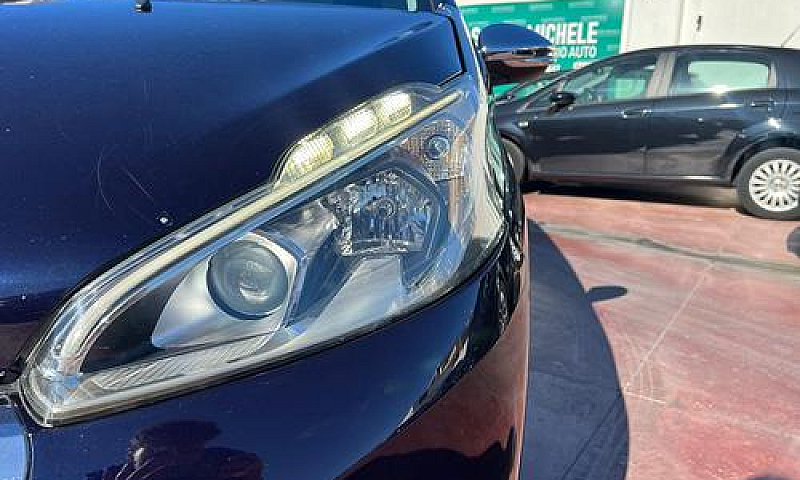 Peugeot 208 Puretech...