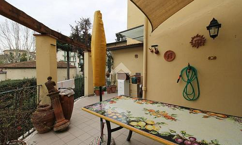 4 Locali A Firenze...