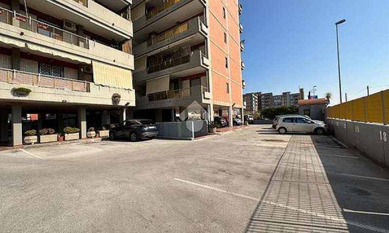 4 Locali A Bari...