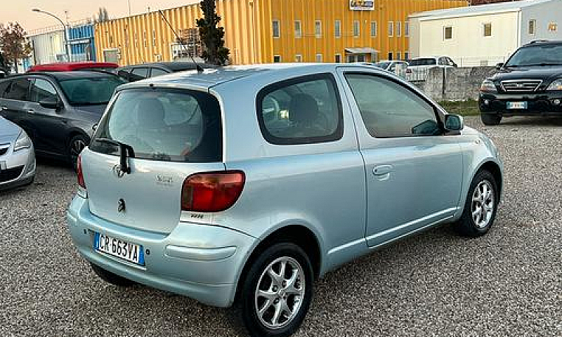 Toyota Yaris 1.0 Ben...