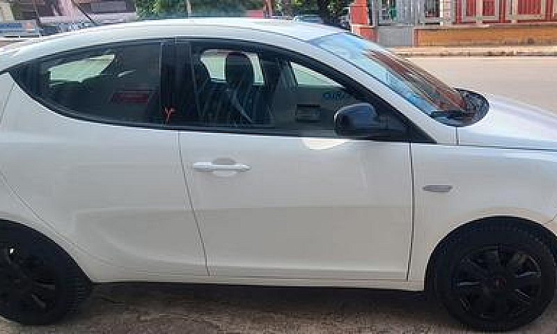 Lancia Ypsilon 1.2 6...
