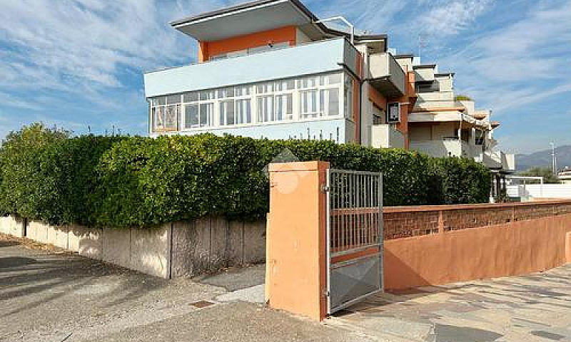 3 Locali A Carrara...
