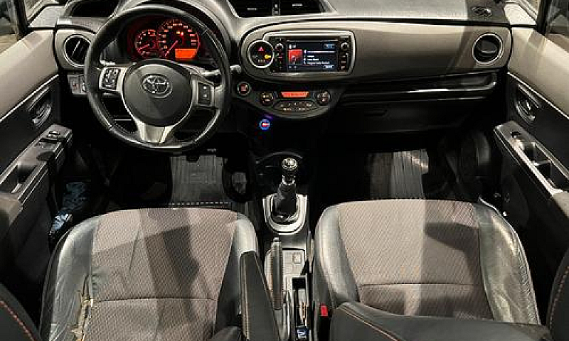 Toyota Yaris 2012 1....