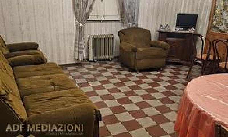 Secondo Piano Via Em...