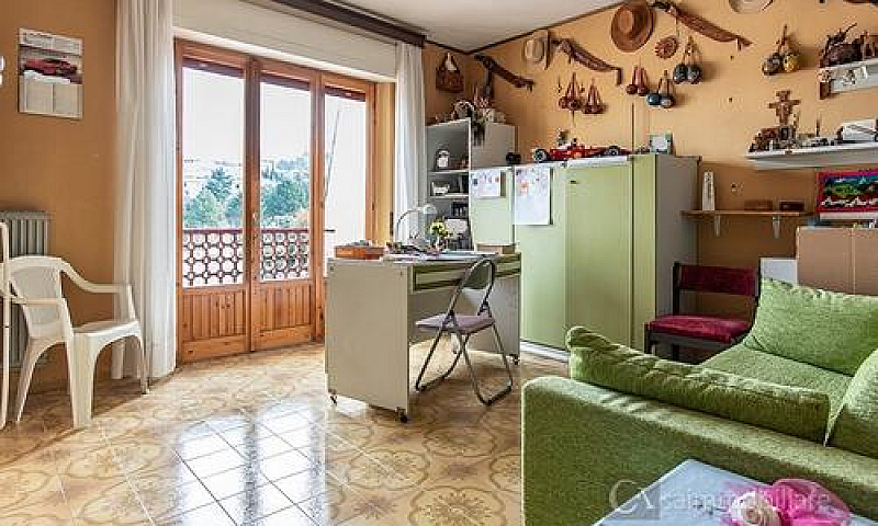 4 Vani Con Balcone E...