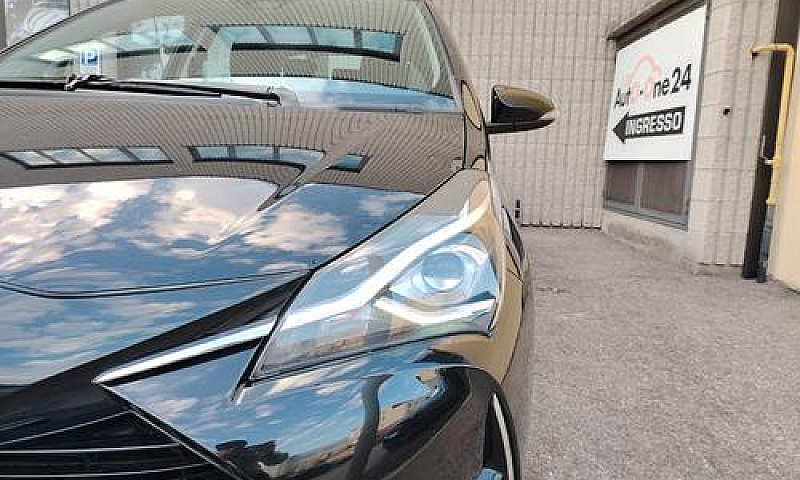Toyota Yaris 1.5 Hyb...