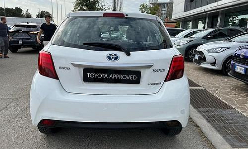 Toyota Yaris 1.5 Hyb...