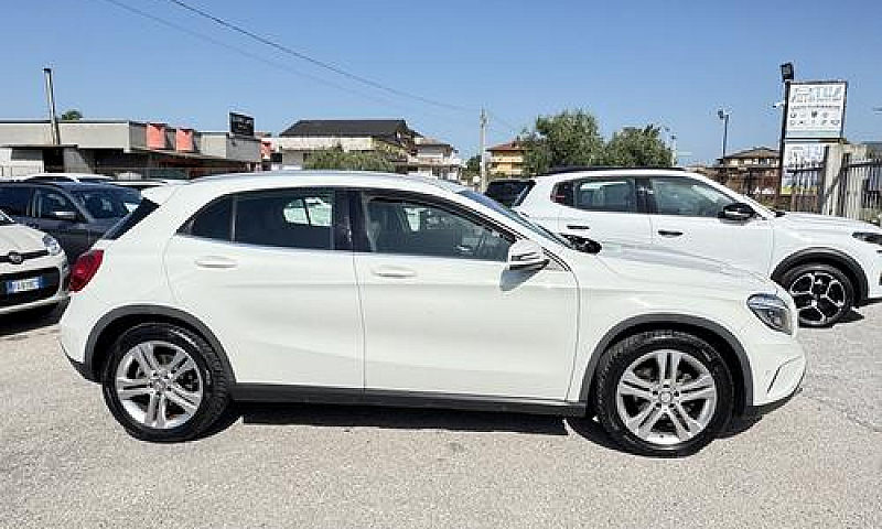 Mercedes-Benz Gla 20...