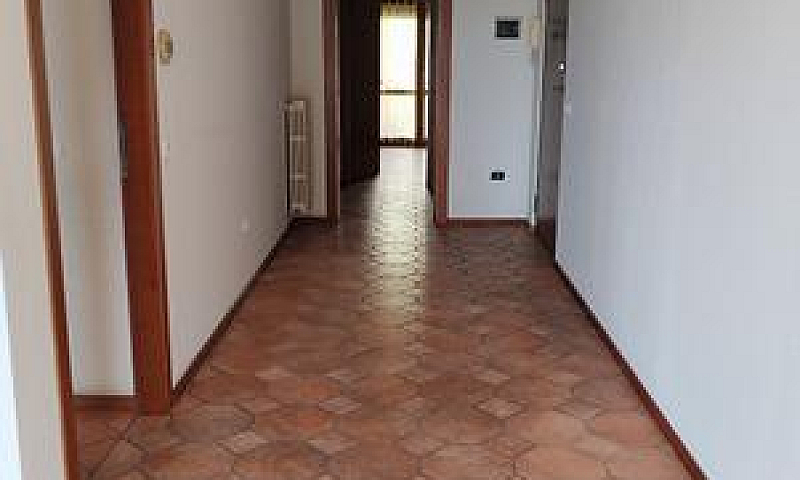 140 Mq Viale Marconi...