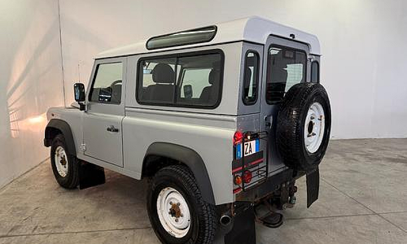 Land Rover Defender ...