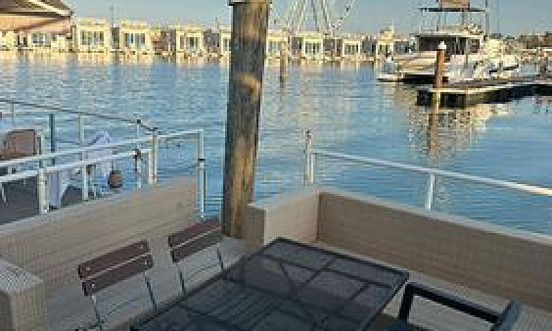 House Boat New Darse...