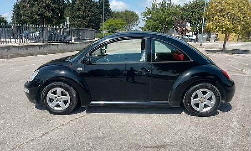 Volkswagen New Beetl...