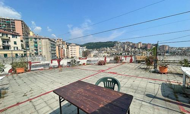 4 Locali A Genova...