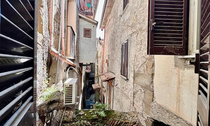 Poli: Appartamento C...