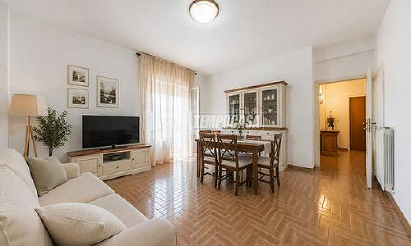Trilocale Con Balcon...