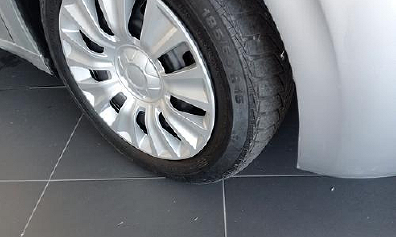 Peugeot 208 1.4 Hdi ...