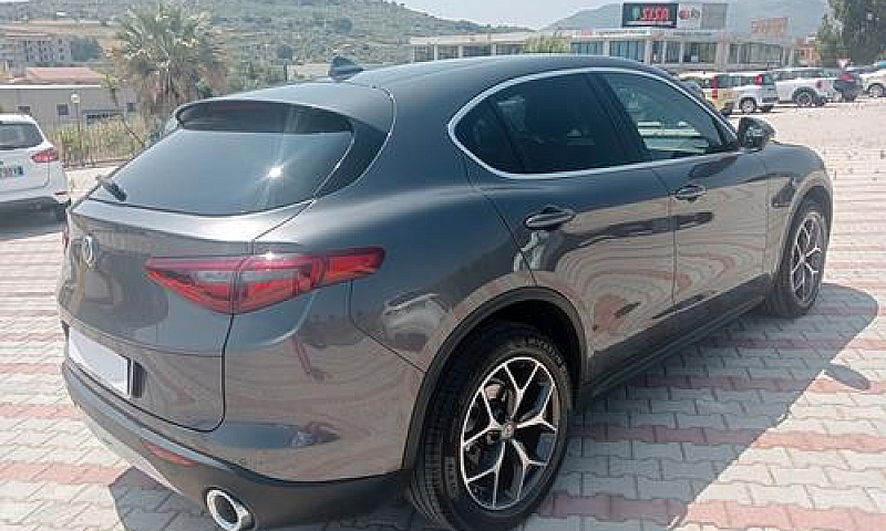 Alfa Romeo Stelvio 2...