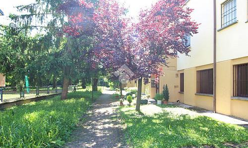 3 Locali A Galliera...