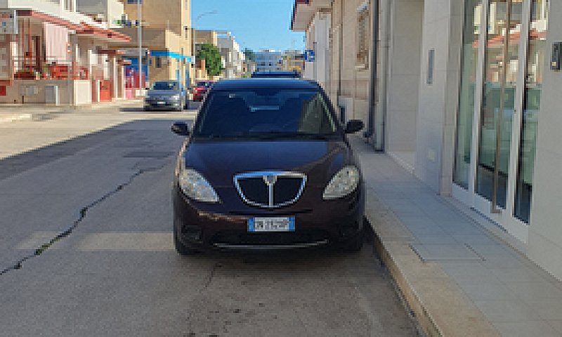 Lancia Y...