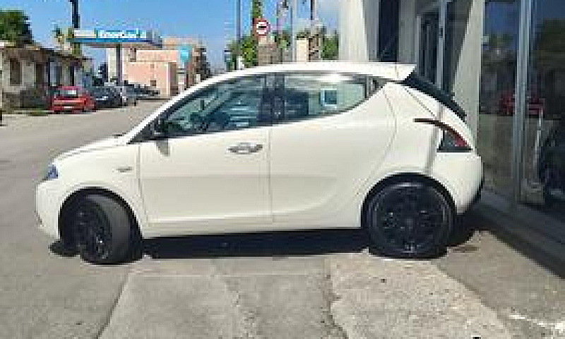 Lancia Ypsilon 1.2 6...