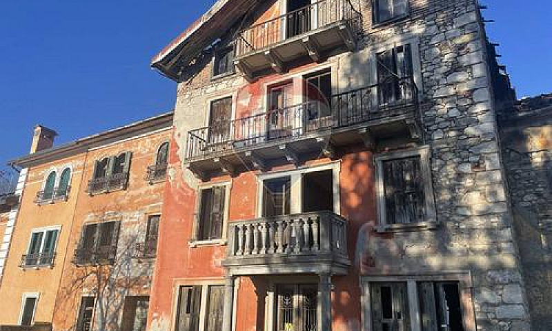 Porzione Di Casa - S...