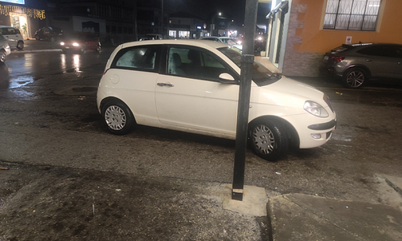 Lancia Ypsilon...