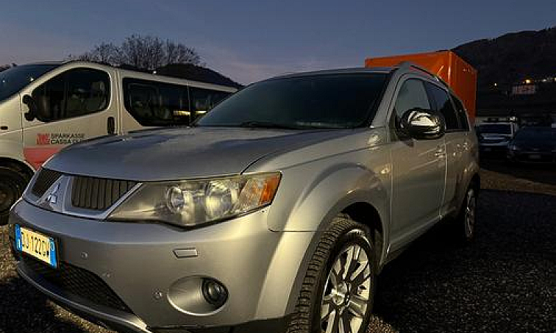 Mitsubishi Outlander...