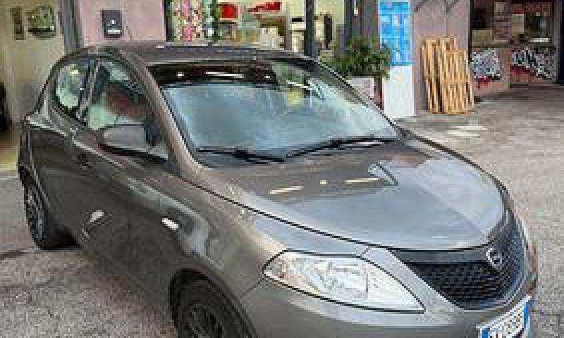 Lancia Ypsilon 1.2 6...