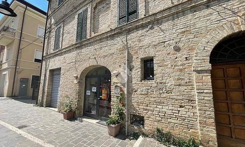 2 Locali A Assisi...