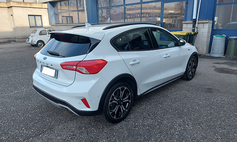 Ford Focus Active 1....