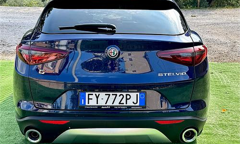Alfa Romeo Stelvio 2...