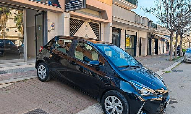 Toyota Yaris 1.5 Hyb...