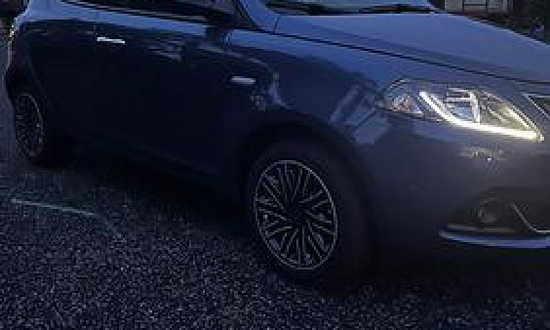 Lancia Ypsilon...