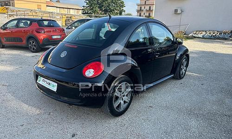 Volkswagen New Beetl...