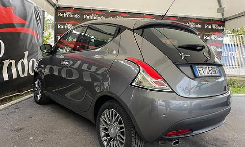 Lancia Ypsilon 1.2 5...
