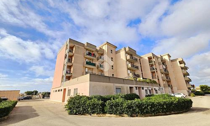3 Locali A Taranto...
