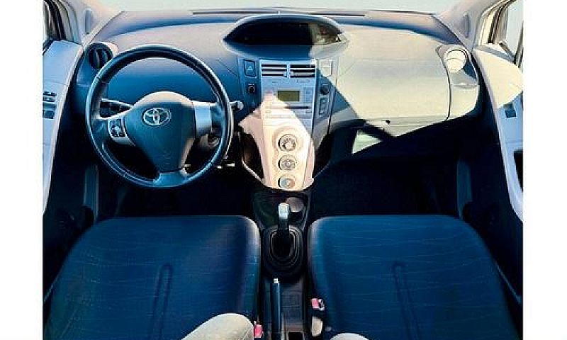 Toyota Yaris 1.3 - G...