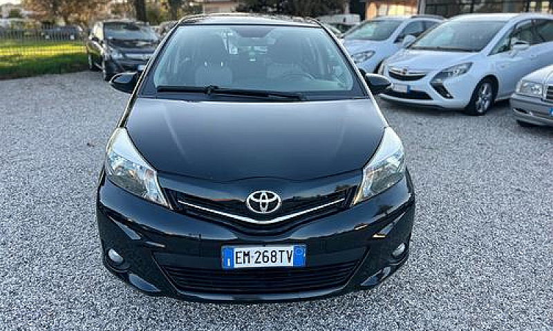 Toyota Yaris 1.3 5 P...