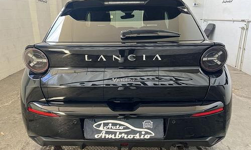 Lancia Ypsilon Hybri...
