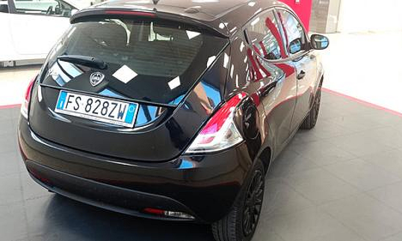 Lancia Ypsilon 1.2 6...