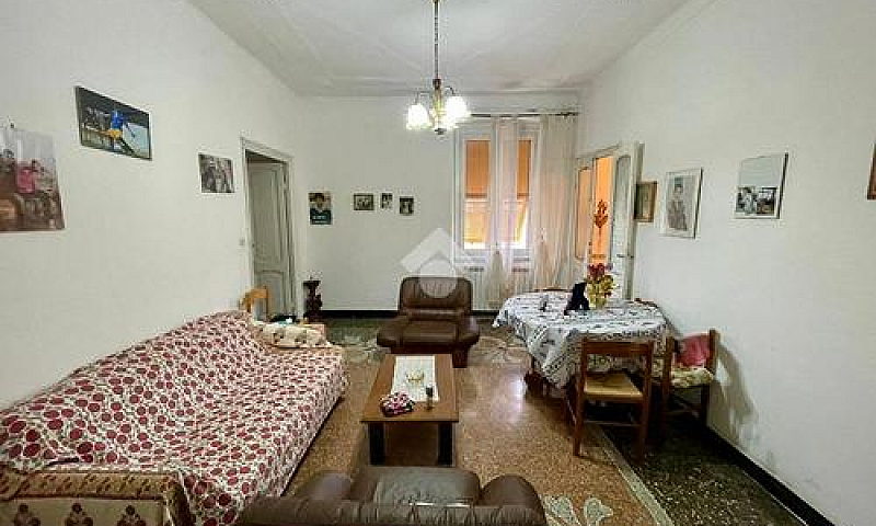 5 Locali A Genova...