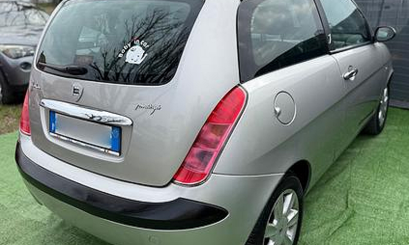 Lancia Ypsilon 1.3 D...