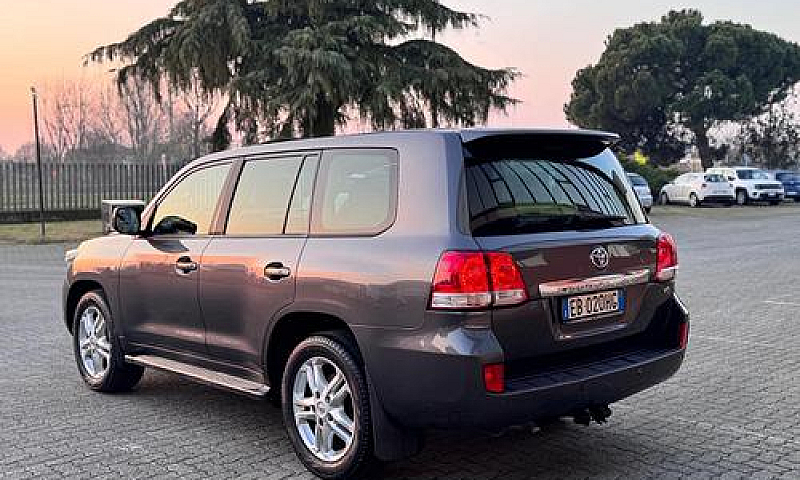 Toyota Land Cruiser ...