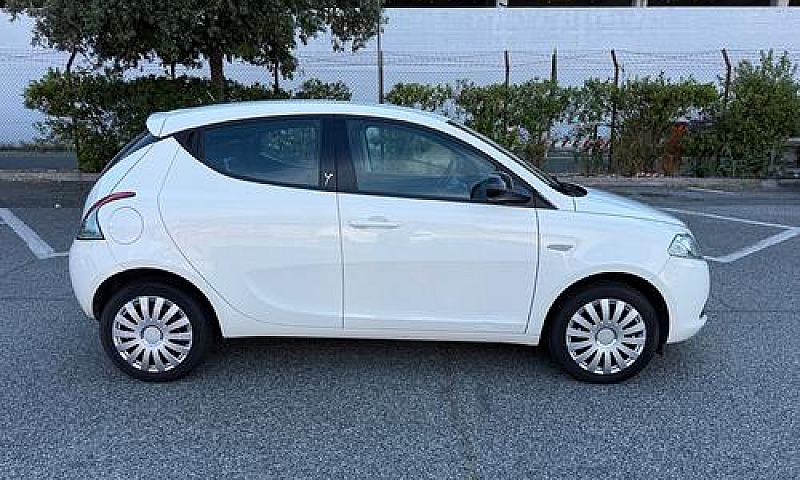 Lancia Ypsilon 1.2 6...