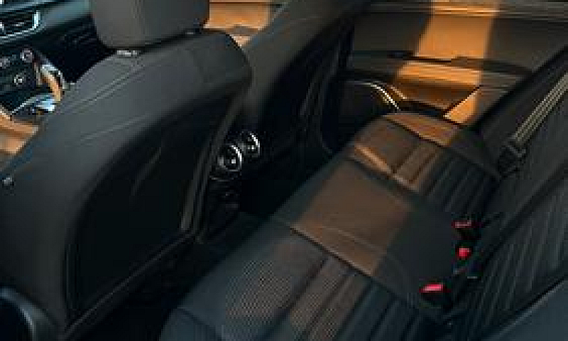 Alfa Romeo Stelvio 2...